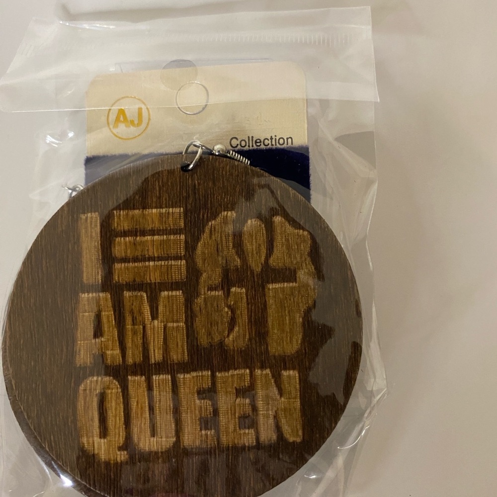 These beautiful i am Queen Wooden earrings come in 3 different colors.